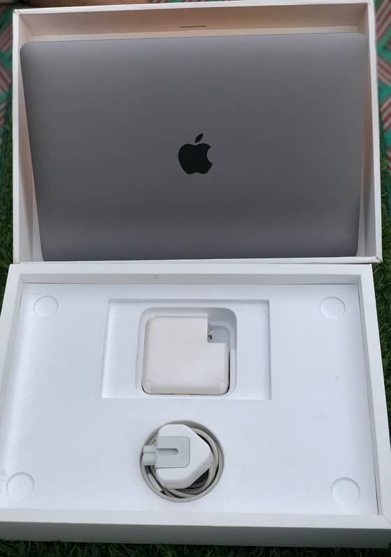 Apple MacBook Pro (256Gb) 2017 model with box&charger Wh(03274117805) 1