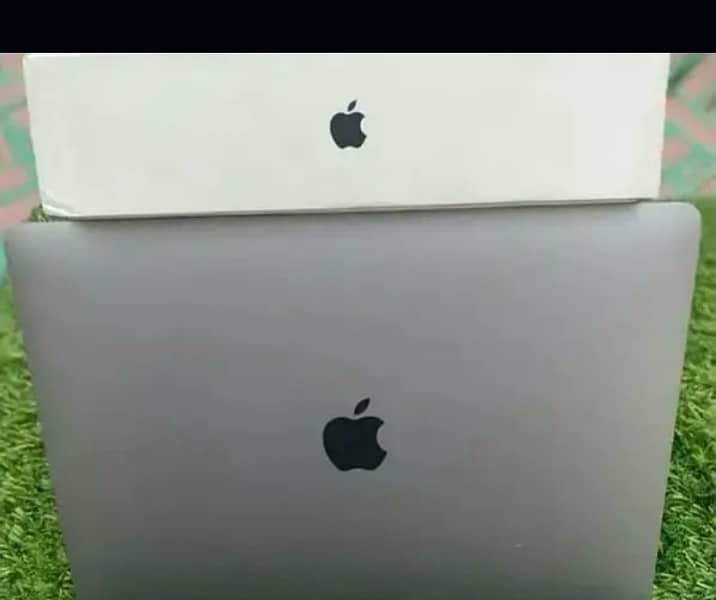 Apple MacBook Pro (256Gb) 2017 model with box&charger Wh(03274117805) 2