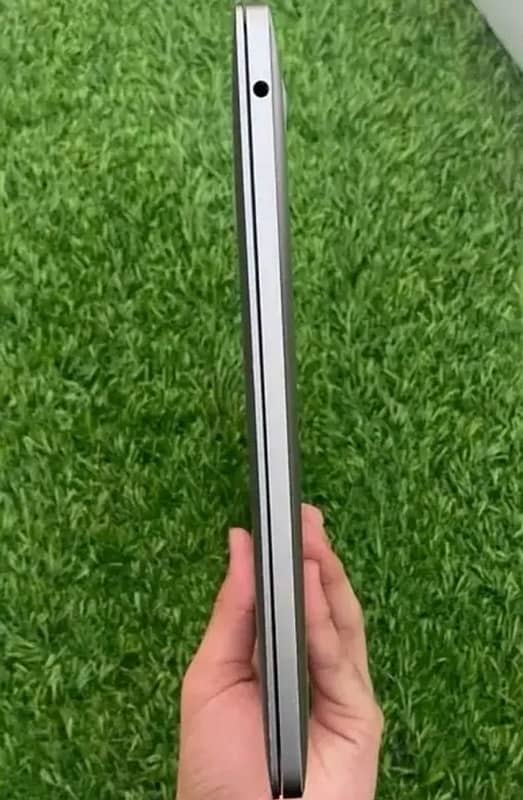 Apple MacBook Pro (256Gb) 2017 model with box&charger Wh(03274117805) 5