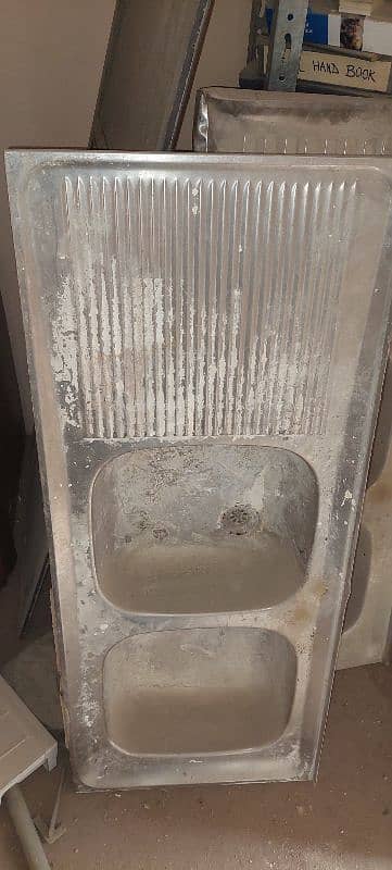 water geyser and kitchen sink steel 2