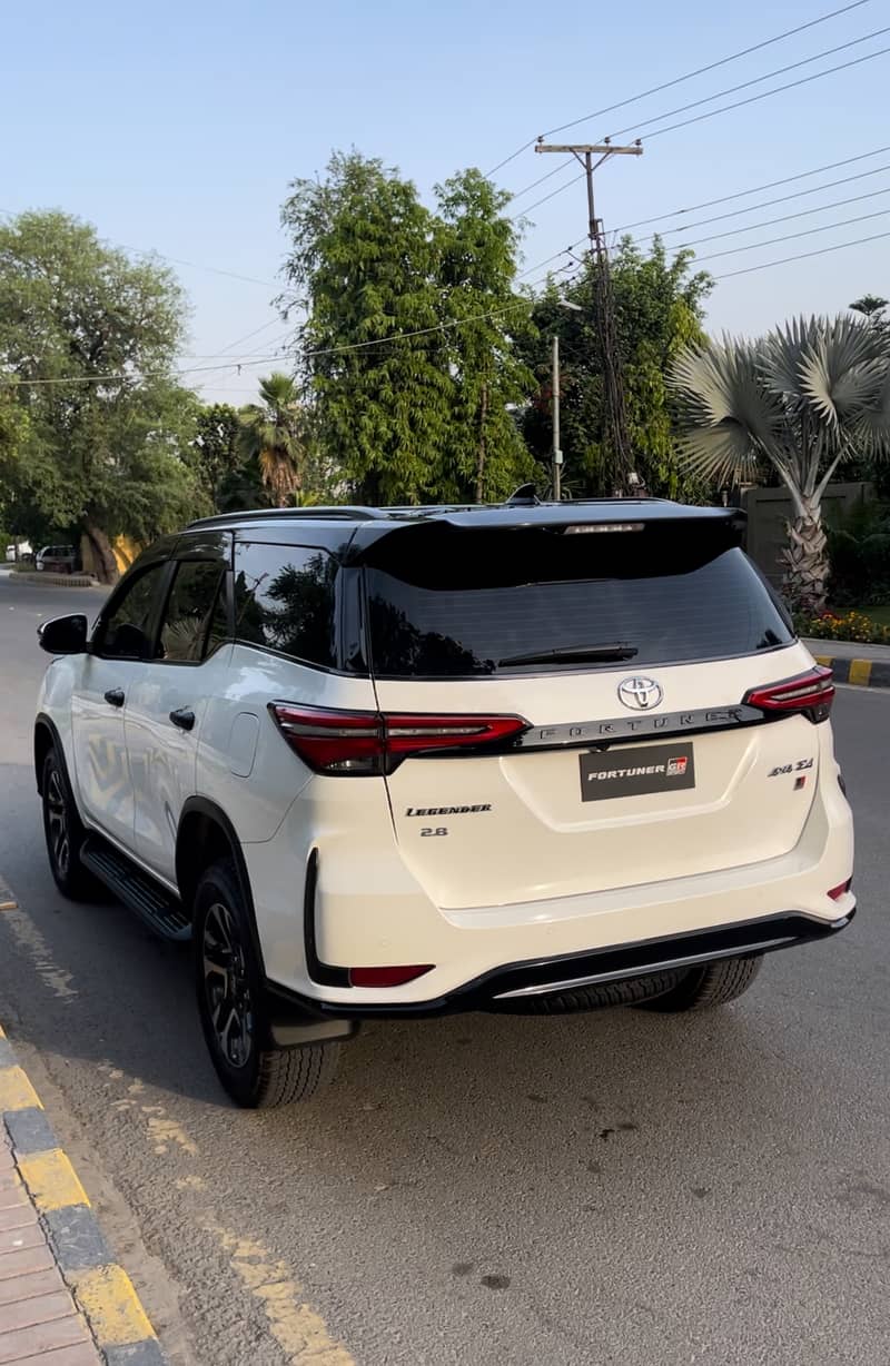 Toyota Fortuner Legender 2022 0