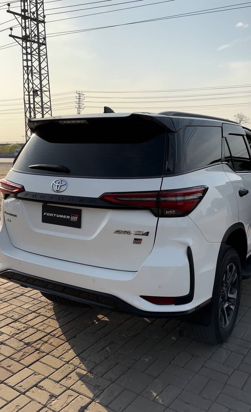 Toyota Fortuner Legender 2022 3