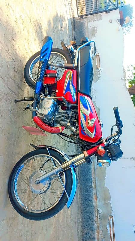 Honda 125 for sale bilkul new ha koi fault nai 289 village may ha 2