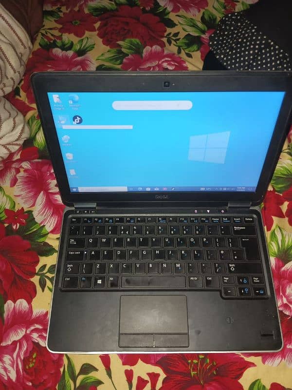 Dell Latitude E7240 - Core i7, 12GB RAM, 256GB SSD, Like New 7