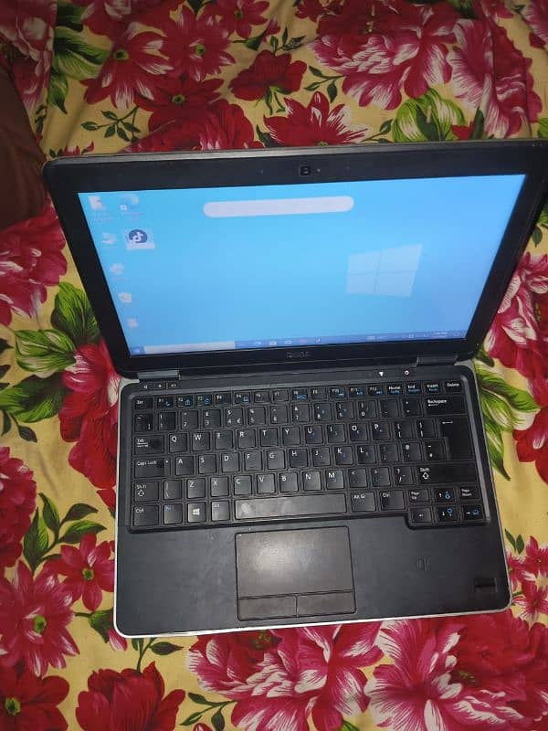 Dell Latitude E7240 - Core i7, 12GB RAM, 256GB SSD, Like New 8