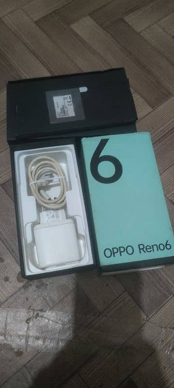 oppoReno 6  I am selling  rem 8 memory 128 0