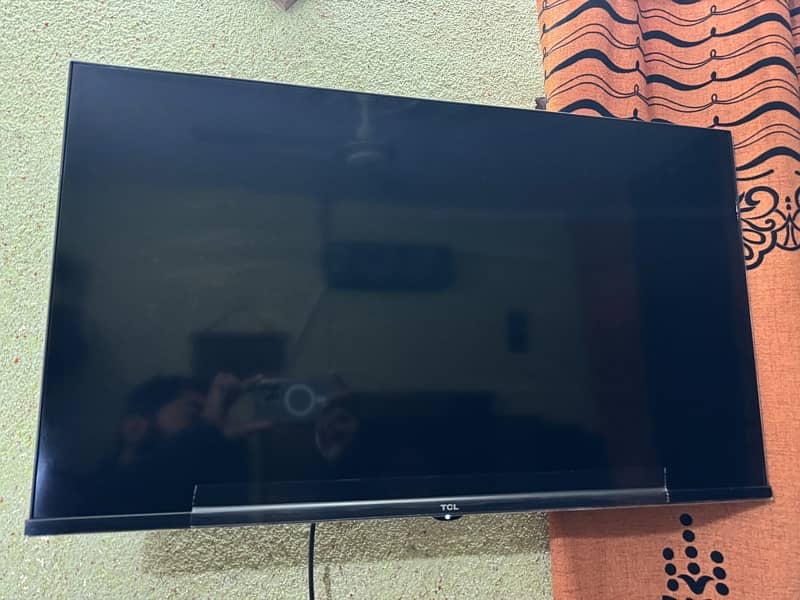 TCL Smart 32” S65a Model like a new in Good condition 3