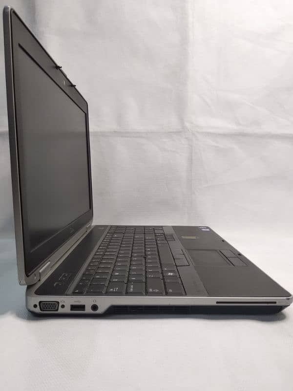 DELL Latitude E6530 • i5 3rd • 8GB • 256GB SSD 2