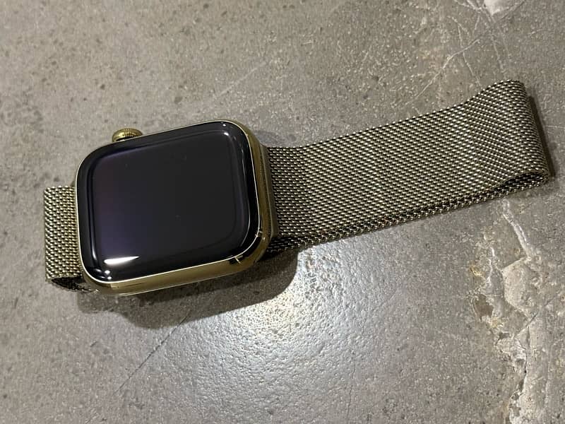 Apple watch series 9 45mm stainless steel Gold 1