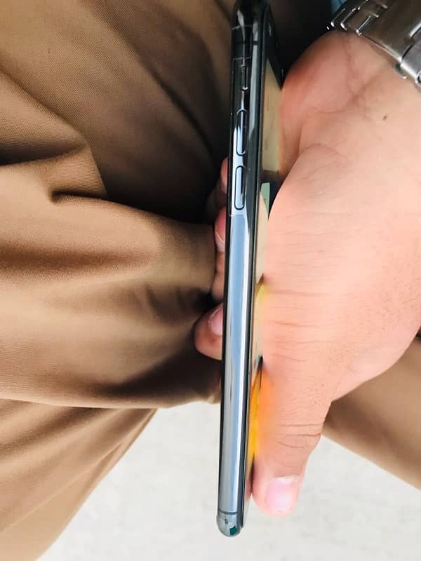 iPhone Xs max waterproof 2