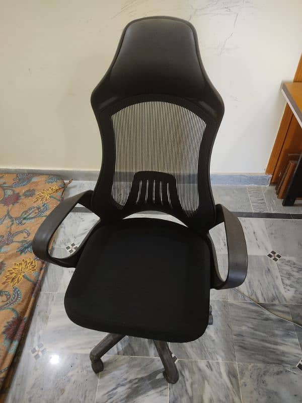 Revolving Office Chair - Comfortable & Durable 1