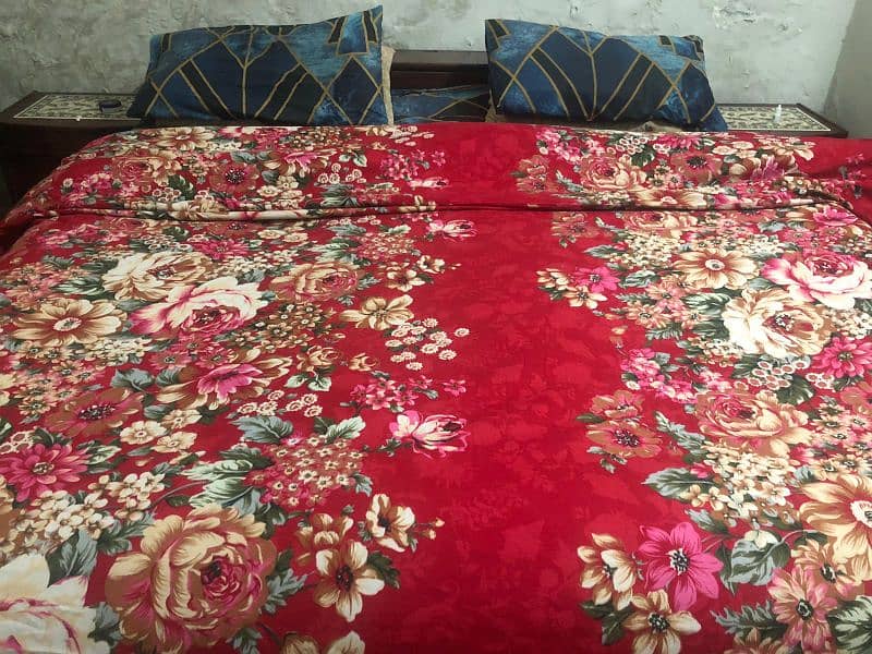 Sale of queen size bed with side tables and mattress 0