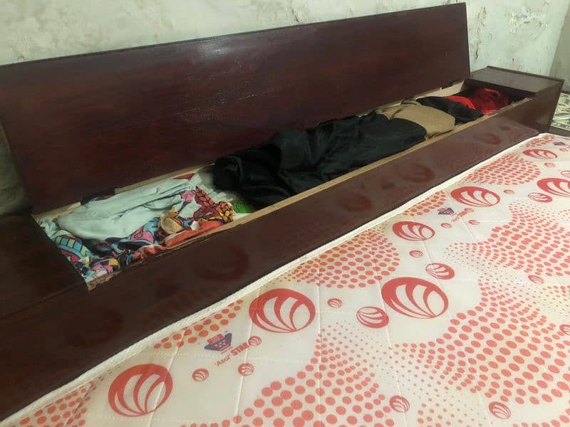 Sale of queen size bed with side tables and mattress 4