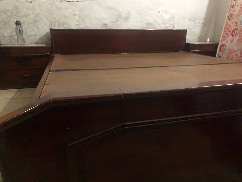 Sale of queen size bed with side tables and mattress 5