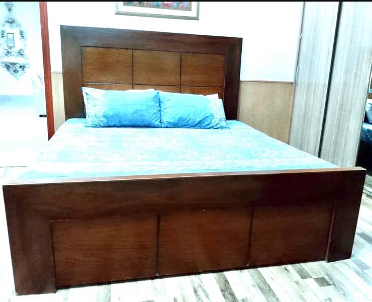 king size wooden bed 0