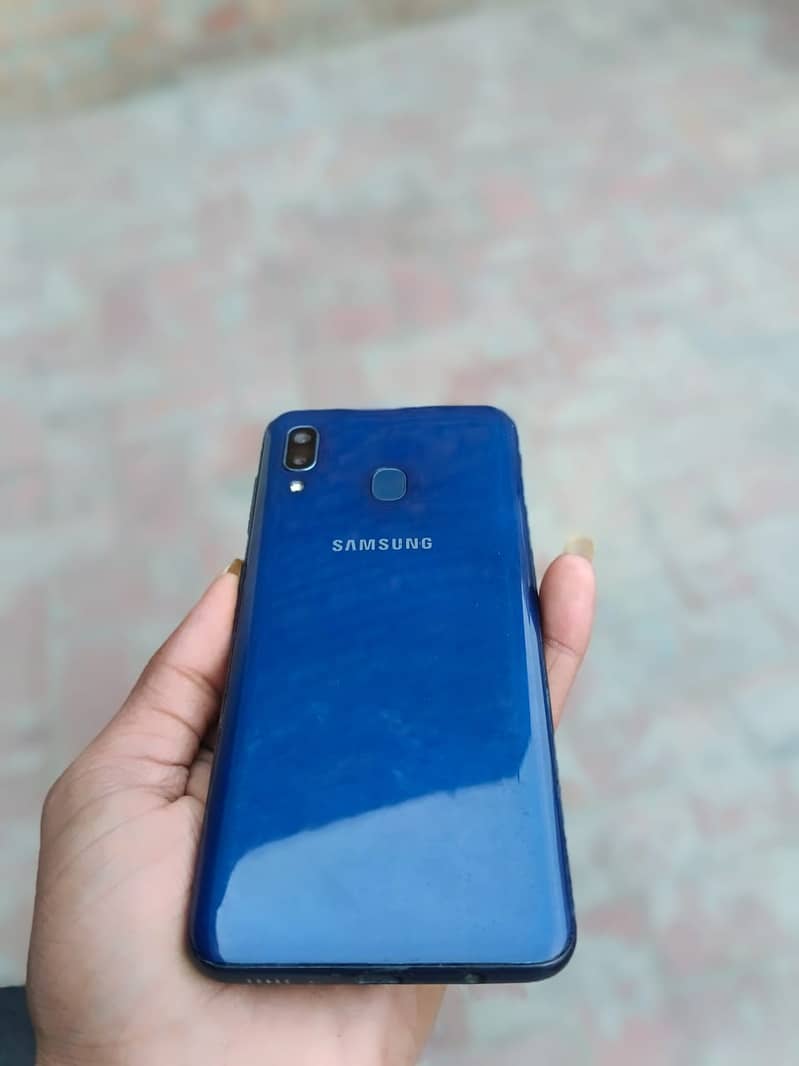 Samsung Galaxy a20 3 32 1