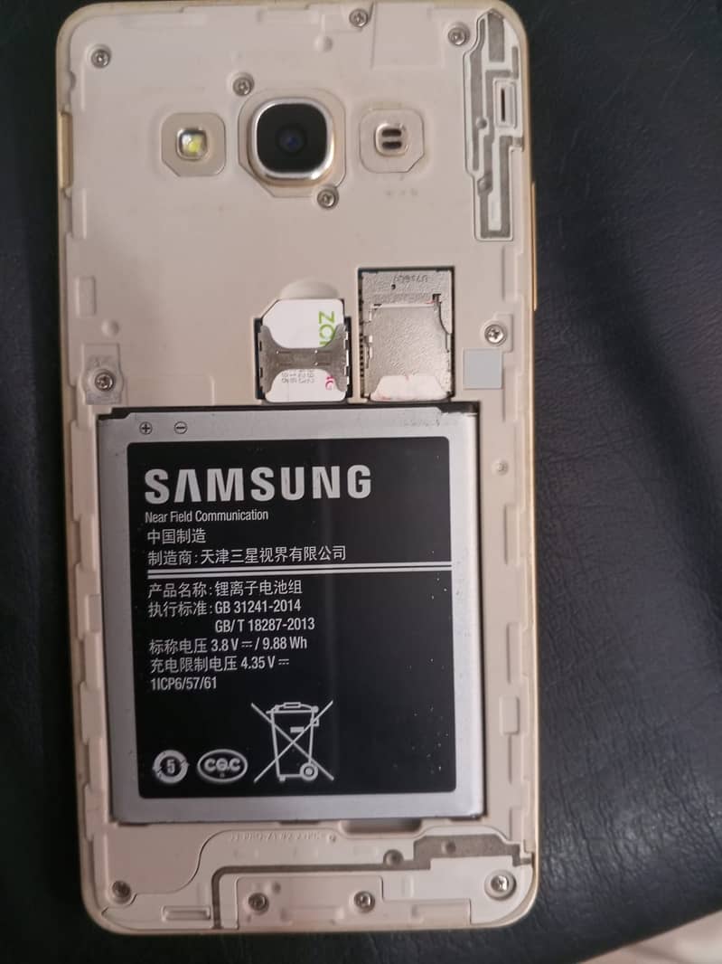 Samsung Galaxy J3 Pro 12