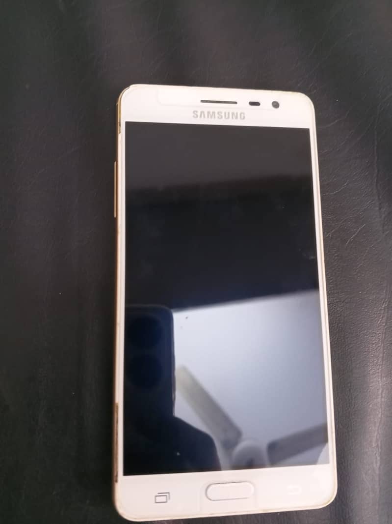 Samsung Galaxy J3 Pro 18