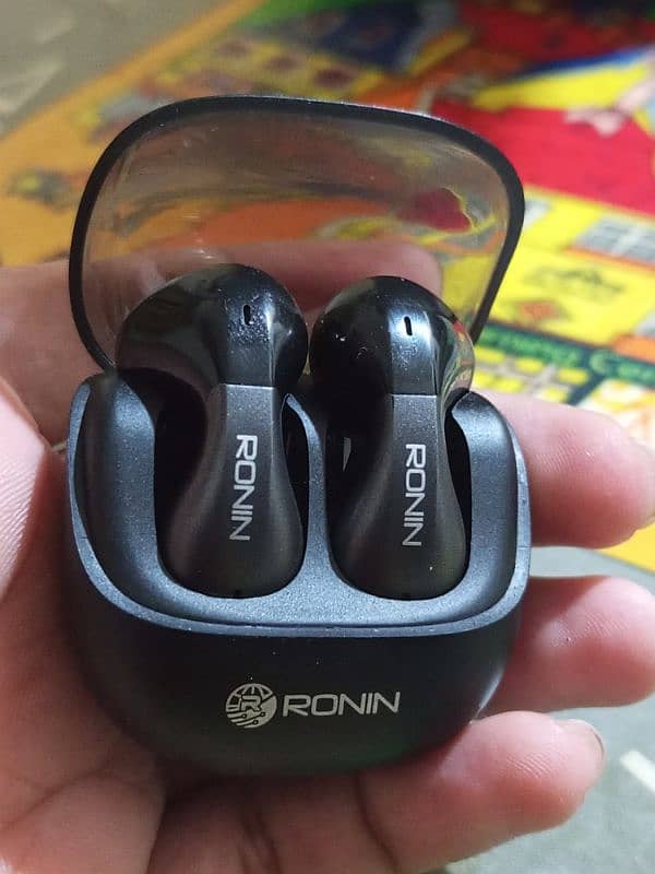 Ronin Ear pods Just 5 Days Used 1