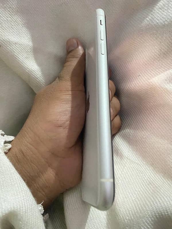 I phone 11 128gb dual official pta approved with box 1