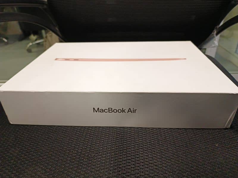 MacBook Air Chip M1  gold color 0