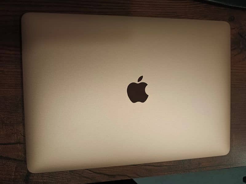 MacBook Air Chip M1  gold color 4