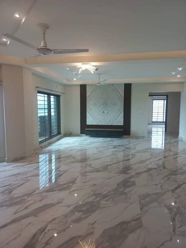 Brend New apartment available for Rent in Askari 11 sec-D Lahore 4