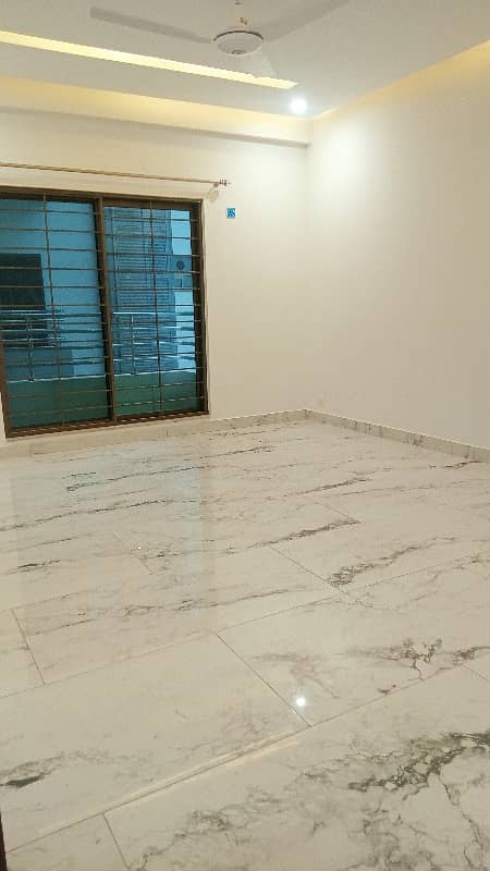 Brend New apartment available for Rent in Askari 11 sec-D Lahore 22