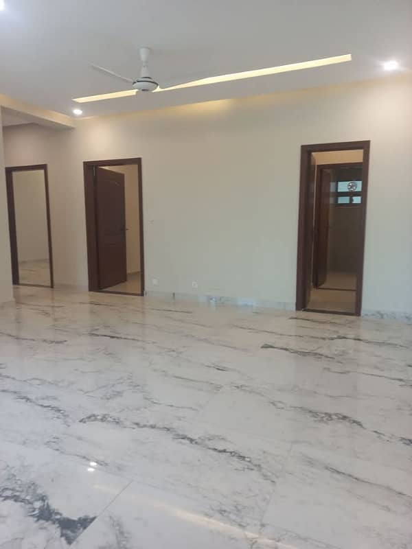 Brend New apartment available for Rent in Askari 11 sec-D Lahore 47