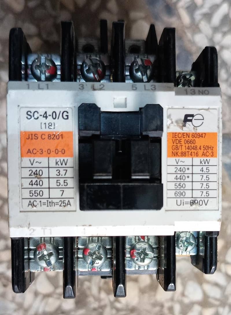 Magnetic Contactor with Circuit Breaker: 0