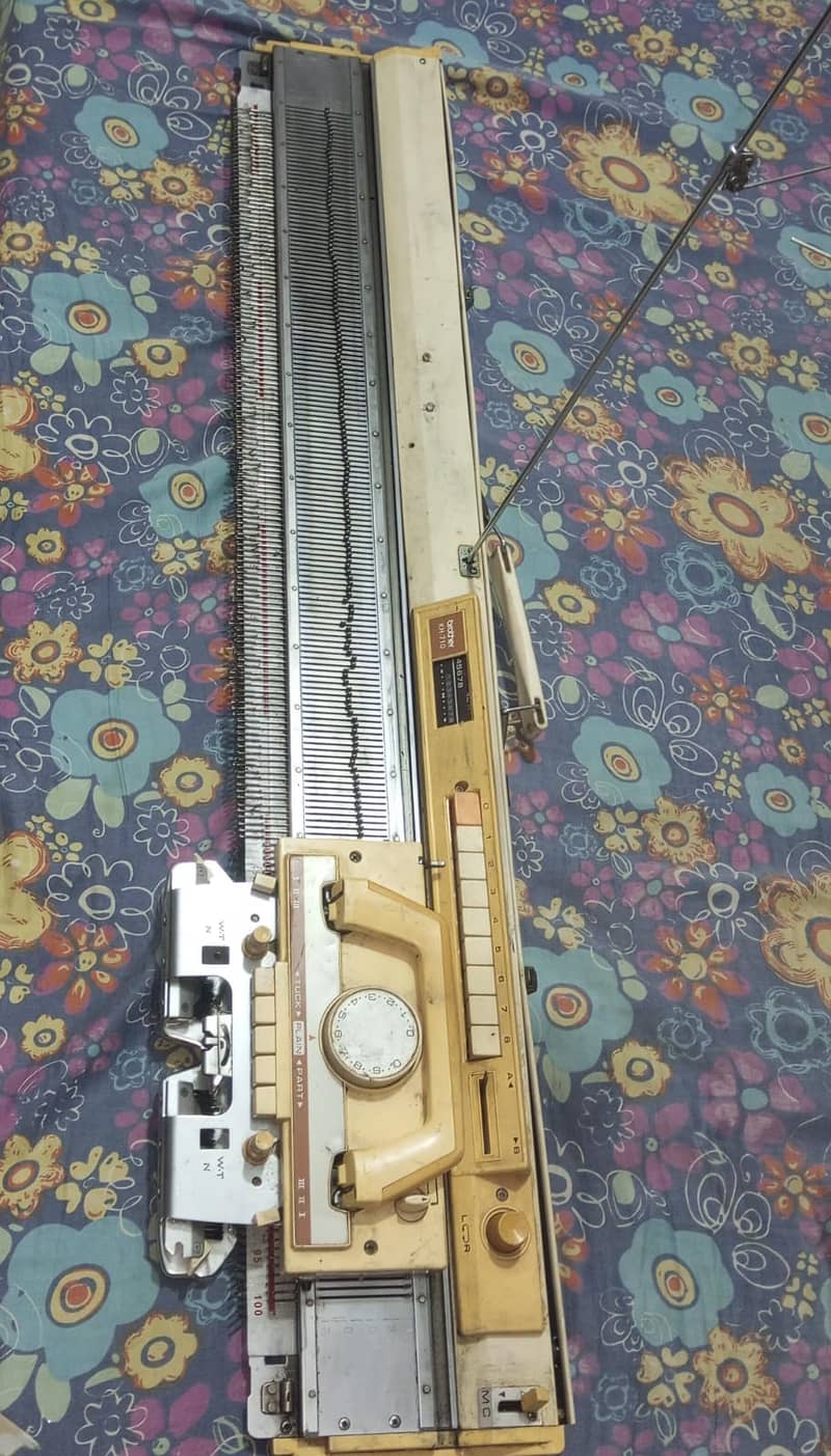 Urgent Sale required for Singer Knitting Machine 1