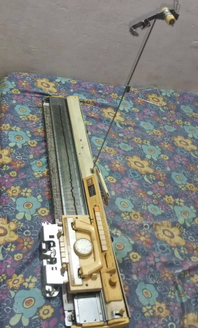 Urgent Sale required for Singer Knitting Machine 3