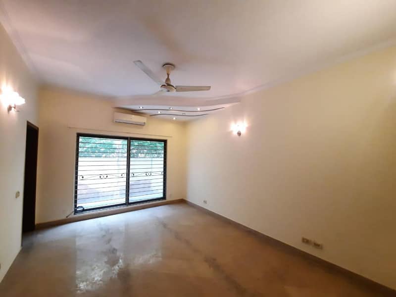 Fresh Renovated One Kanal Independent Unit Available For Rent Walking Distance From Big Park 12