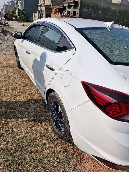 Hyundai Elantra GLS 2.0 Model 2021 9