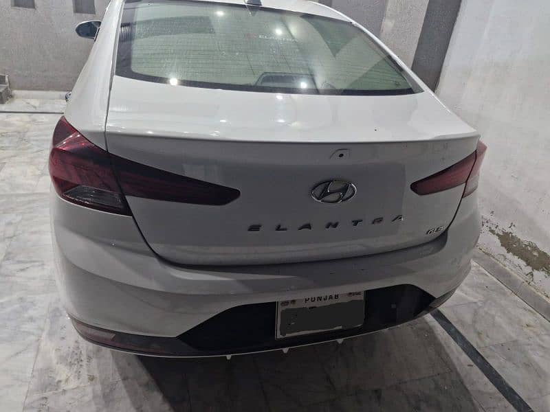 Hyundai Elantra GLS 2.0 Model 2021 10