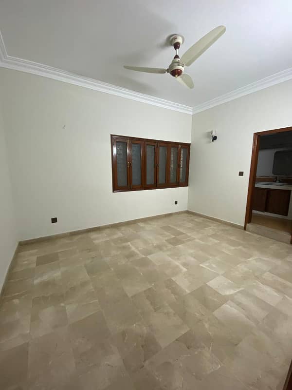 350 YARD WELL MAINTAINED UPPER PORTION FOR RENT PHASE 6 NEAR ALI MASJID 1