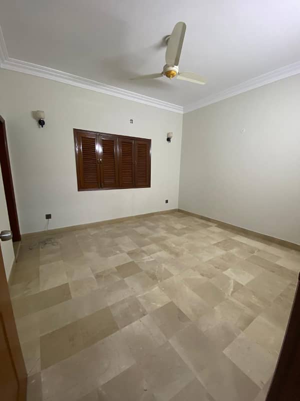 350 YARD WELL MAINTAINED UPPER PORTION FOR RENT PHASE 6 NEAR ALI MASJID 7