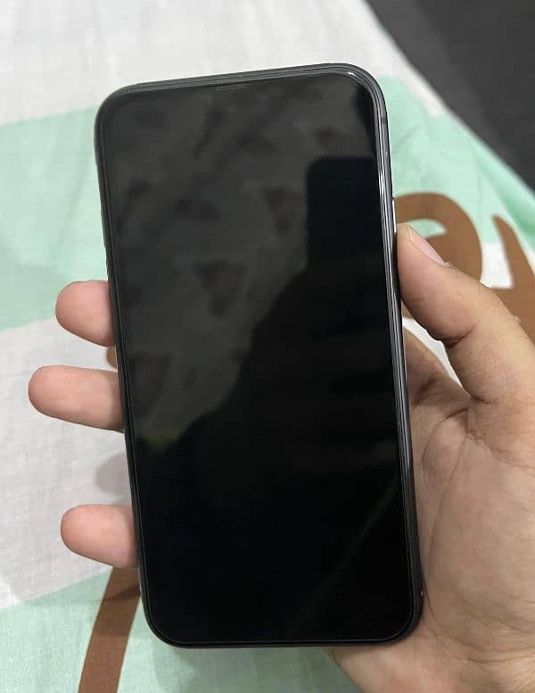 IPHONE 11 64GB 10/10 CONDITION 5