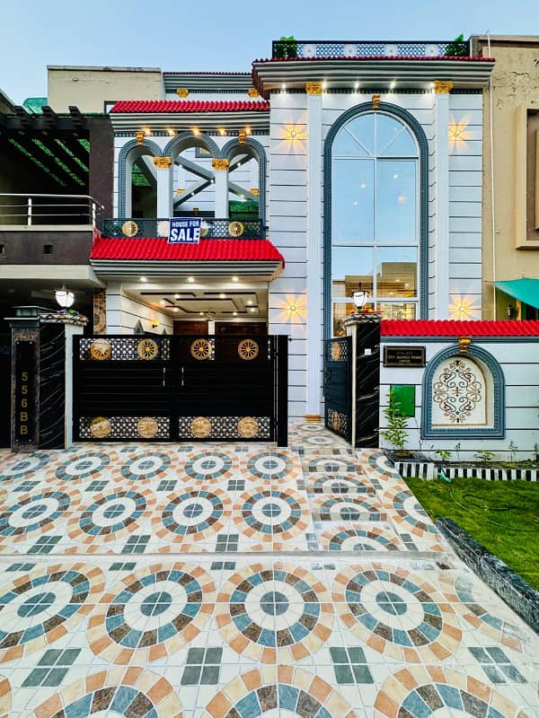 LUXUARY 5 MARLA BRAND NEW STYLE MAIN BOULEVARD HOUSE FOR SALE IN SECTOR D BAHRIA TOWN LAHORE 2