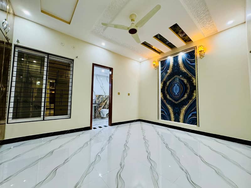 LUXUARY 5 MARLA BRAND NEW STYLE MAIN BOULEVARD HOUSE FOR SALE IN SECTOR D BAHRIA TOWN LAHORE 9