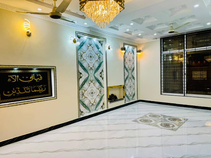 LUXUARY 5 MARLA BRAND NEW STYLE MAIN BOULEVARD HOUSE FOR SALE IN SECTOR D BAHRIA TOWN LAHORE 12