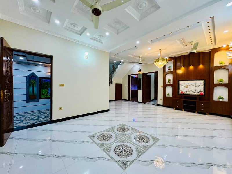 LUXUARY 5 MARLA BRAND NEW STYLE MAIN BOULEVARD HOUSE FOR SALE IN SECTOR D BAHRIA TOWN LAHORE 14