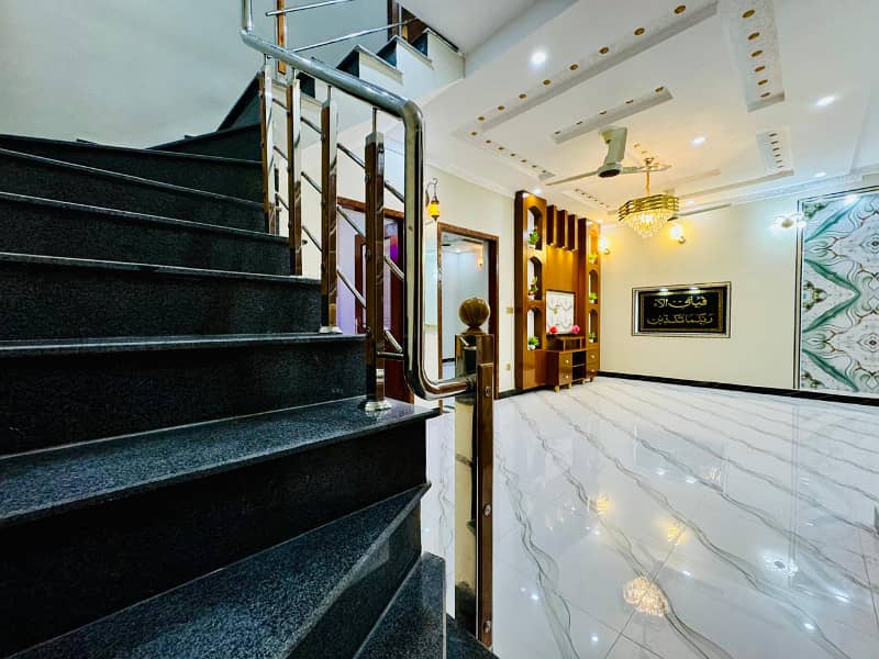 LUXUARY 5 MARLA BRAND NEW STYLE MAIN BOULEVARD HOUSE FOR SALE IN SECTOR D BAHRIA TOWN LAHORE 16