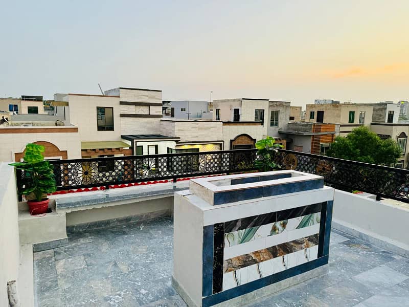 LUXUARY 5 MARLA BRAND NEW STYLE MAIN BOULEVARD HOUSE FOR SALE IN SECTOR D BAHRIA TOWN LAHORE 27