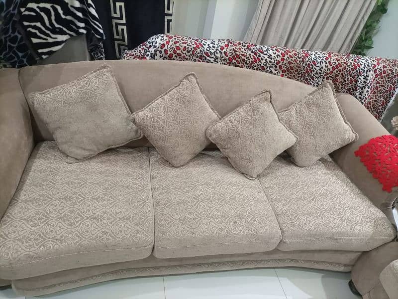 5 seater premium sofa for sale in good condition 0