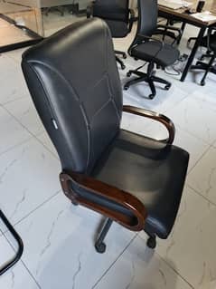 Look like new inter wood executive chair