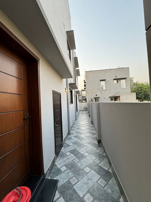 10 MARLA BRAND NEWHOUSE FOR SALE IN TALHA BLOCK BAHRIA TOWN LAHORE 18