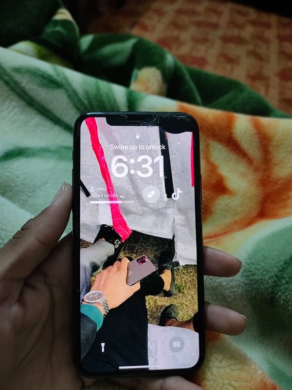 iphone 11 pro non pta  black dot on screen battery 63% 3