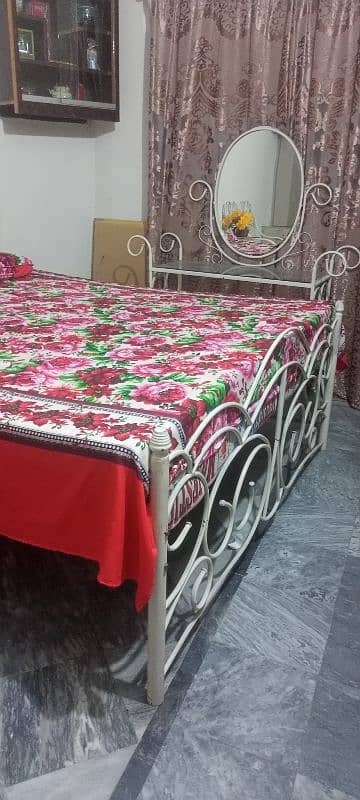 bed matras chair dressing 1