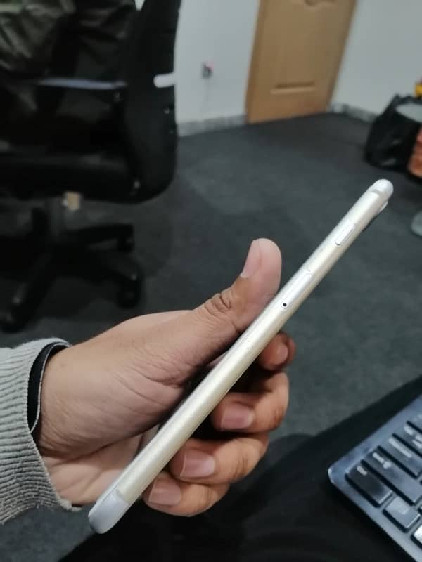 iphone 8 plus white color 2